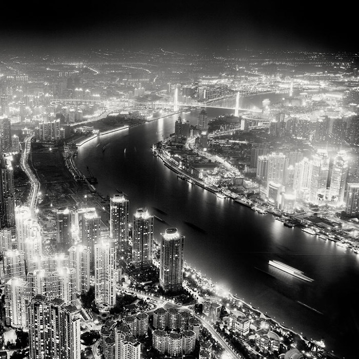 چشم اندازشبانه‌ی اَبَر شهرها در قالب تصاویری سیاه وسفید