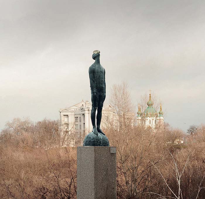 نگاهی به مجسمه‌ بارانی شهر کیِف