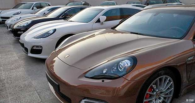 واردات خودروهای لوکس در انتظار تصمیم گیری دولت