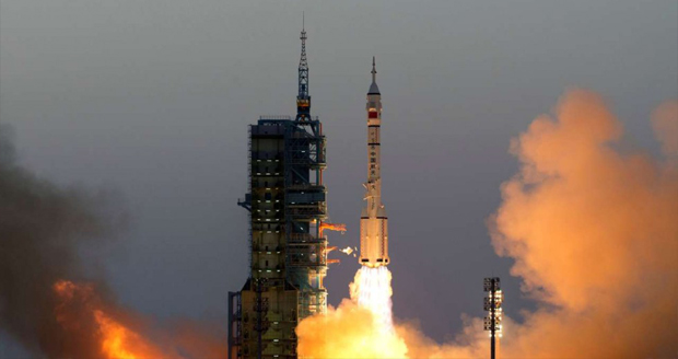 فضاپیمای سرنشین دار چین به نام شنژو 11 به فضا پرتاب شد