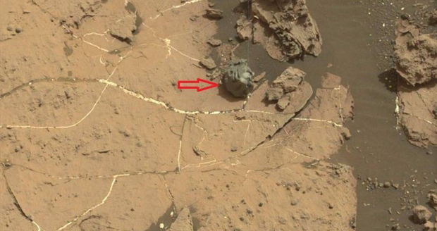 کنجکاوی در مریخ یک شهاب سنگ فلزی پیدا کرد