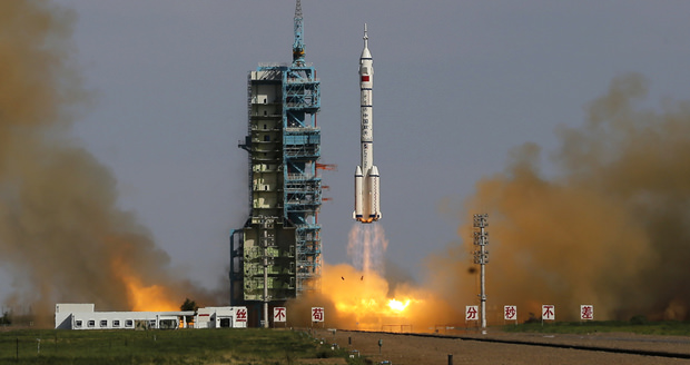 آژانس فضایی چین از آمادگی برای ارسال انسان به ماه خبر داد