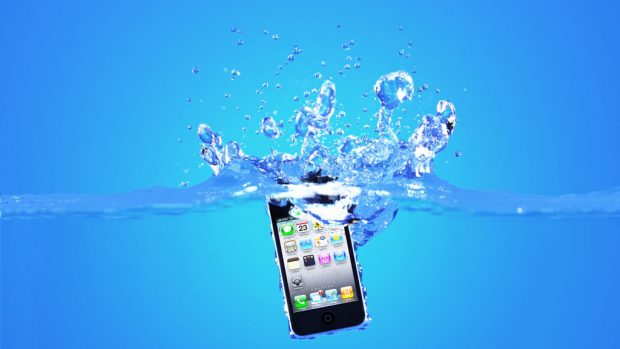 افتادن گوشی در آب ؛ آیا این مشکل برای شما نیز پیش آمده است؟
