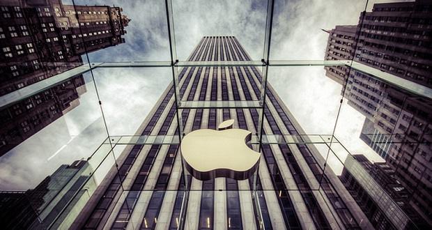 اپل در حال تبدیل شدن به نخستین شرکت تریلیون دلاری است