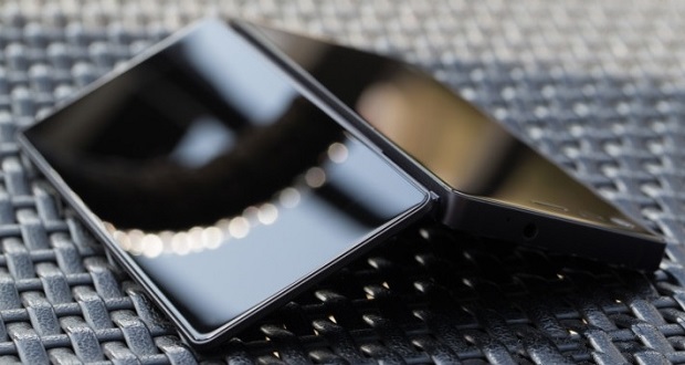 نخستین گوشی هوشمند تاشو احتمالا به دست زد تی ای عرضه می‌شود