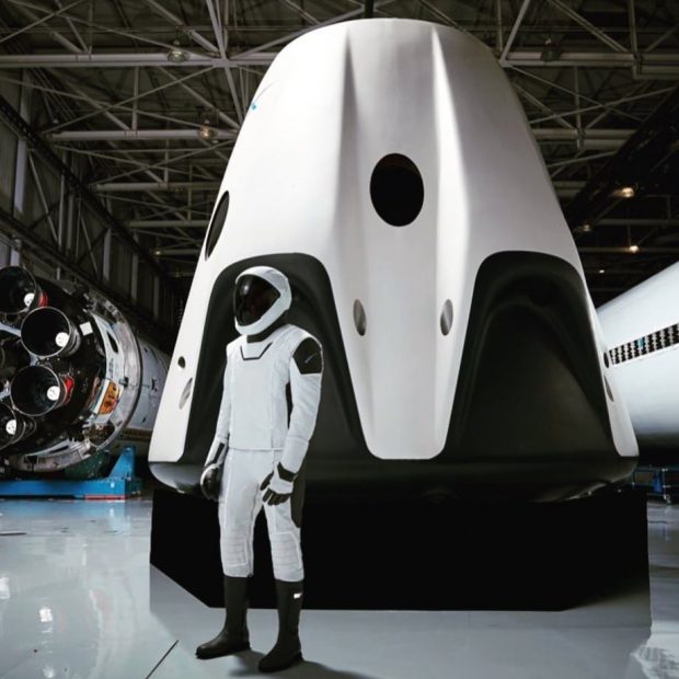 انتشار تصویری کامل از لباس فضایی SpaceX توسط ایلان ماسک